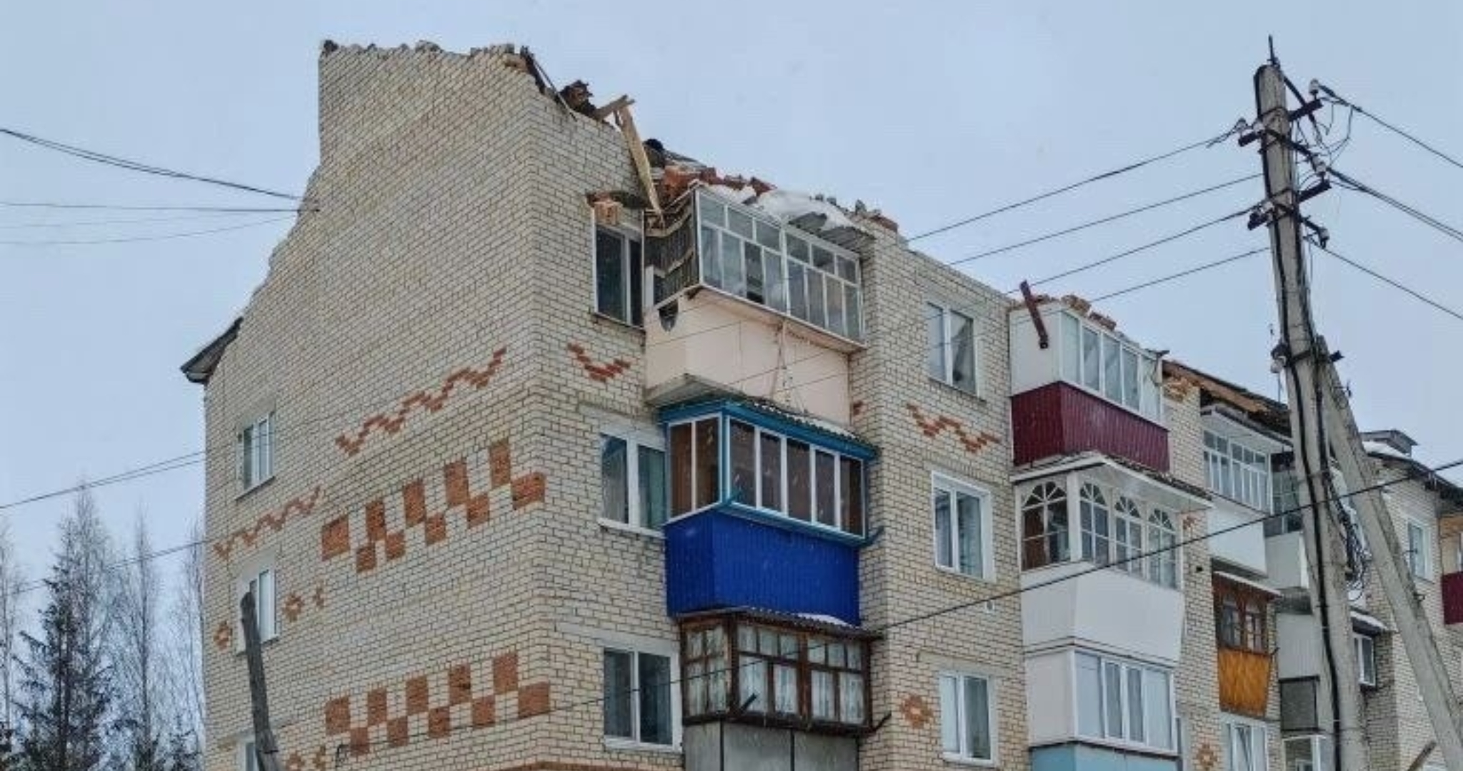 В Мордовии начали ремонтировать рухнувшие из-за снега крыши 