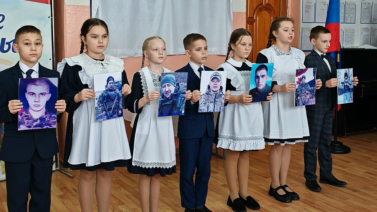 В Пайгармской школе открыли Стену памяти