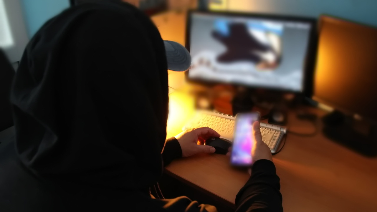 Житель Мордовии получил от аферистов 300 рублей и отдал им почти 300 тысяч 