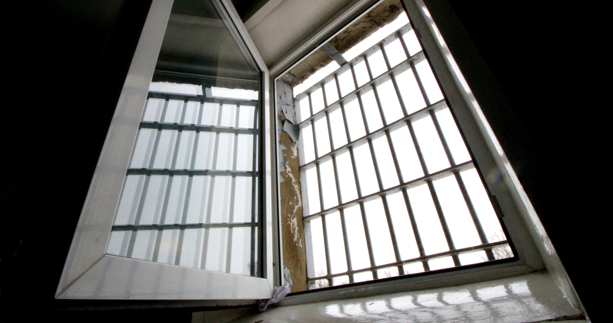 Мужчина с ломом украл у старушки баян и бензопилу 