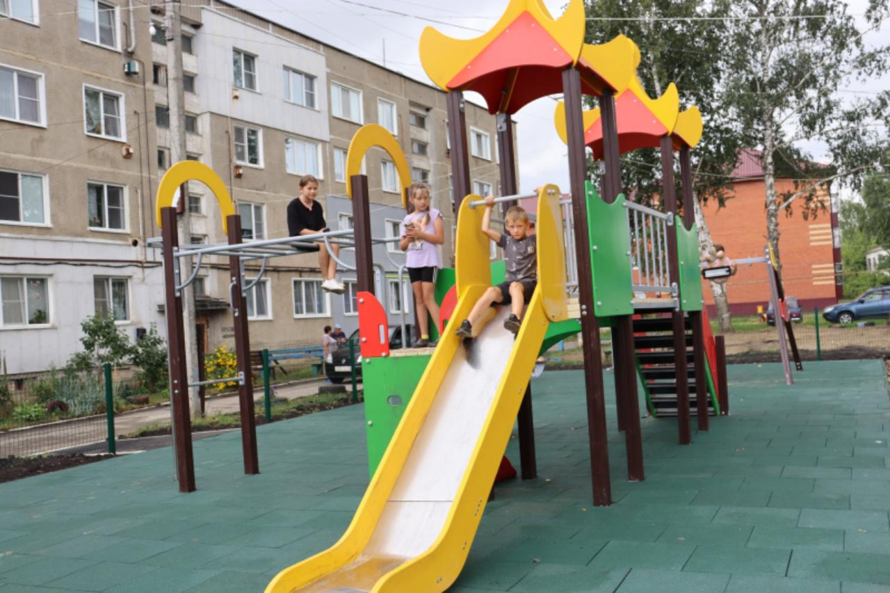 В Ромоданове построили новые детские площадки