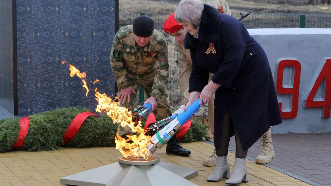 В посёлке Ардатовского района Вечный огонь подключили к сетевому газу В посёлке Ардатовского района Вечный огонь подключили к сетевому газу