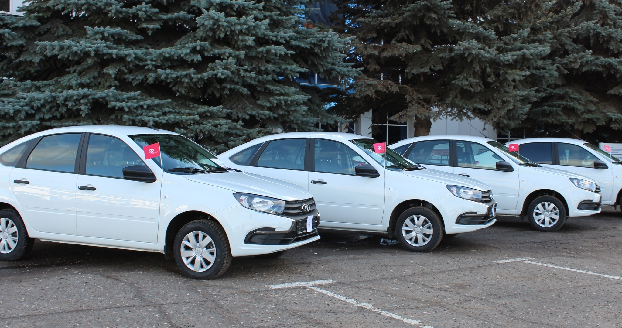 Пострадавшим на производстве в Мордовии передали 10 спецмашин 