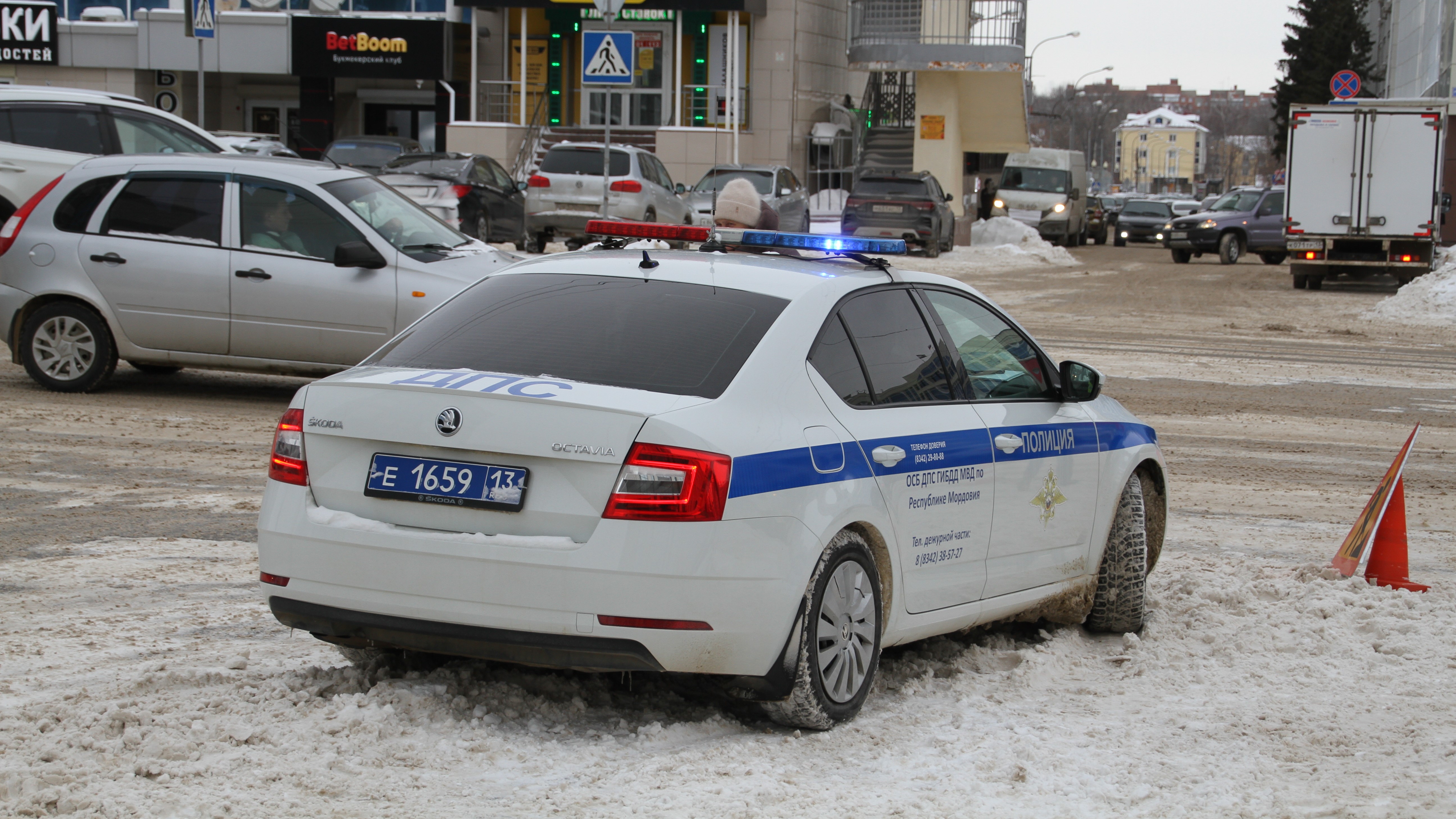 «Эх, прокачу!»: в Мордовии владелец иномарки посадил за руль пьяную подругу без прав