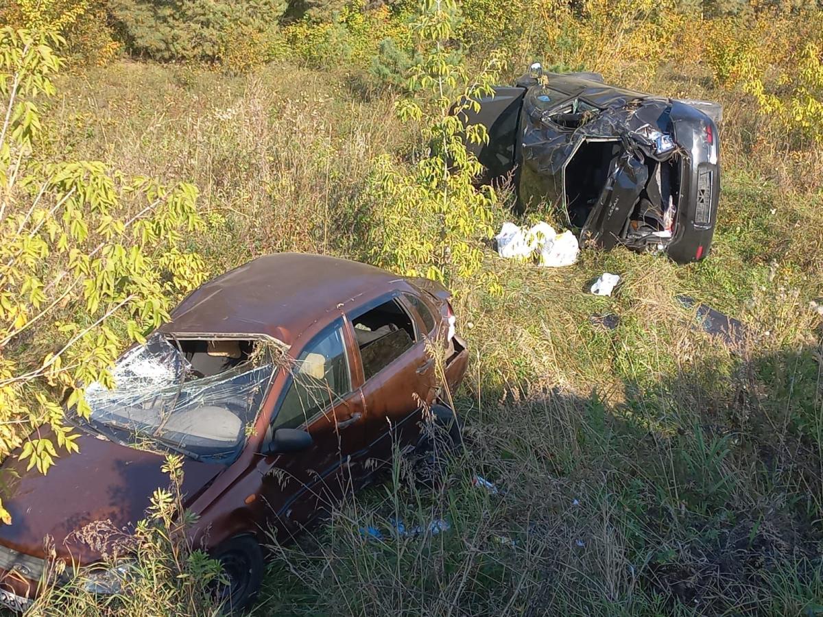 В Мордовии две легковушки вылетели в кювет после тройного столкновения: пострадал младенец