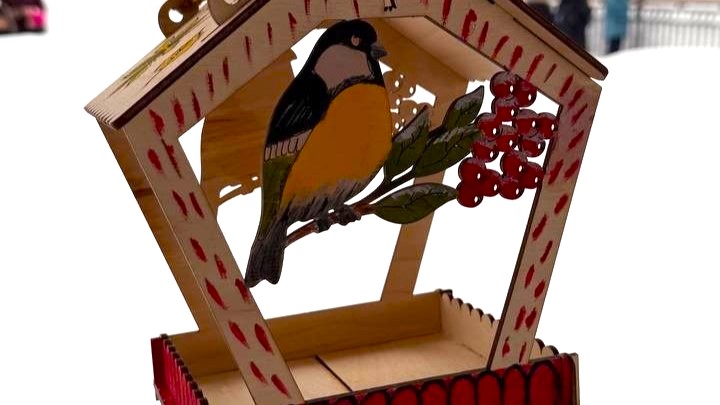 Первоклассники Саранска подарили зоопарку кормушки для птиц