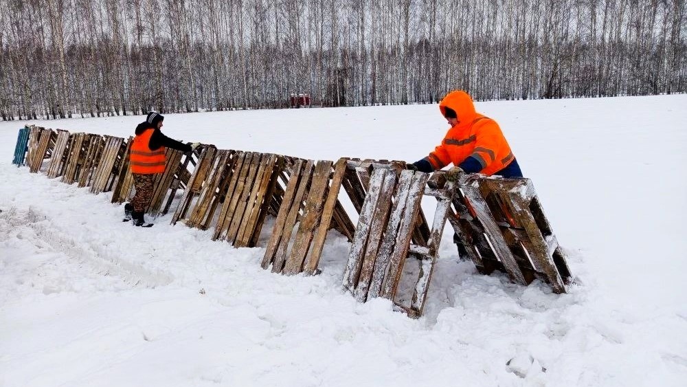 На дорогах Мордовии устанавливают снегозащитные щиты