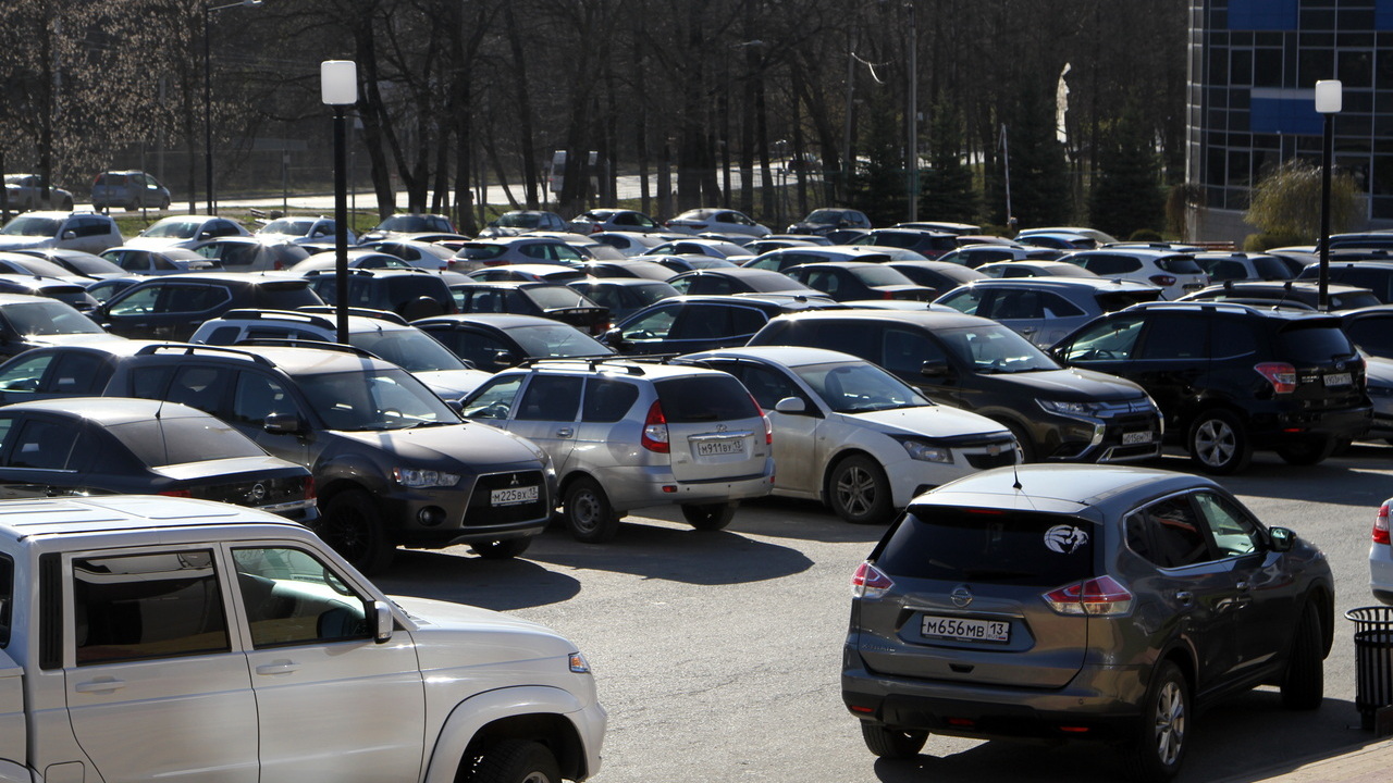 Россияне за октябрь купили больше 650 тысяч машин с пробегом 