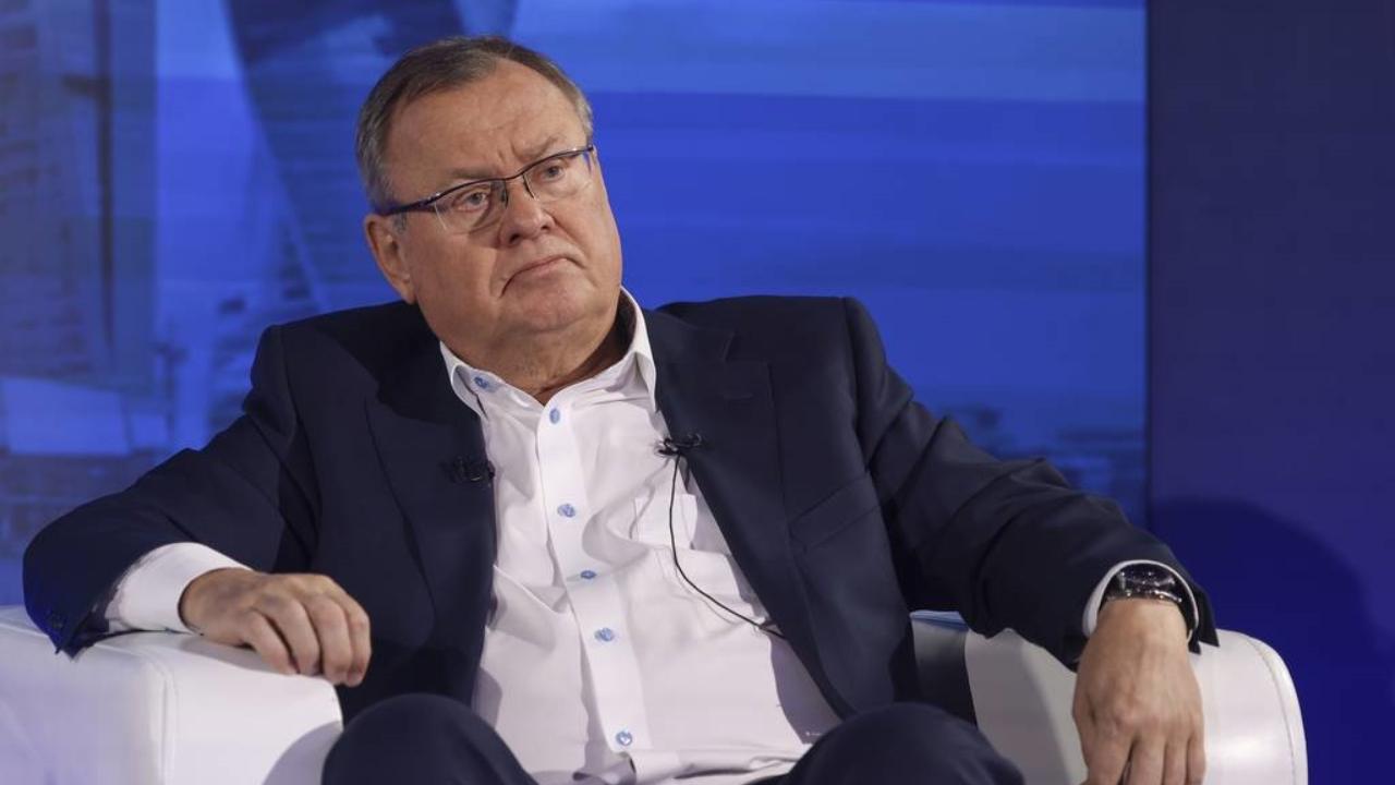 Глава ВТБ предложил расширить полномочия банков в борьбе с дропами