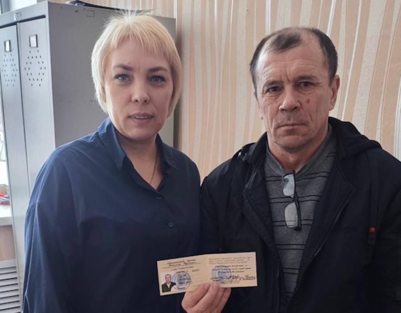 Участнику СВО из Большеигнатовского района помогли получить ветеранское удостоверение Участнику СВО из Большеигнатовского района помогли получить ветеранское удостоверение