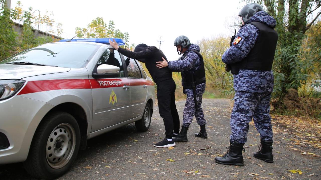 В Саранске два грабителя избили женщину и отобрали кольцо В Саранске два грабителя избили женщину и отобрали кольцо