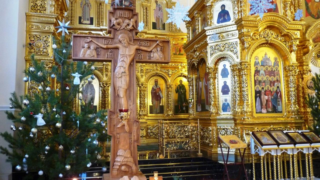 В храме Саранска прихожан встречают ангелы и снегири