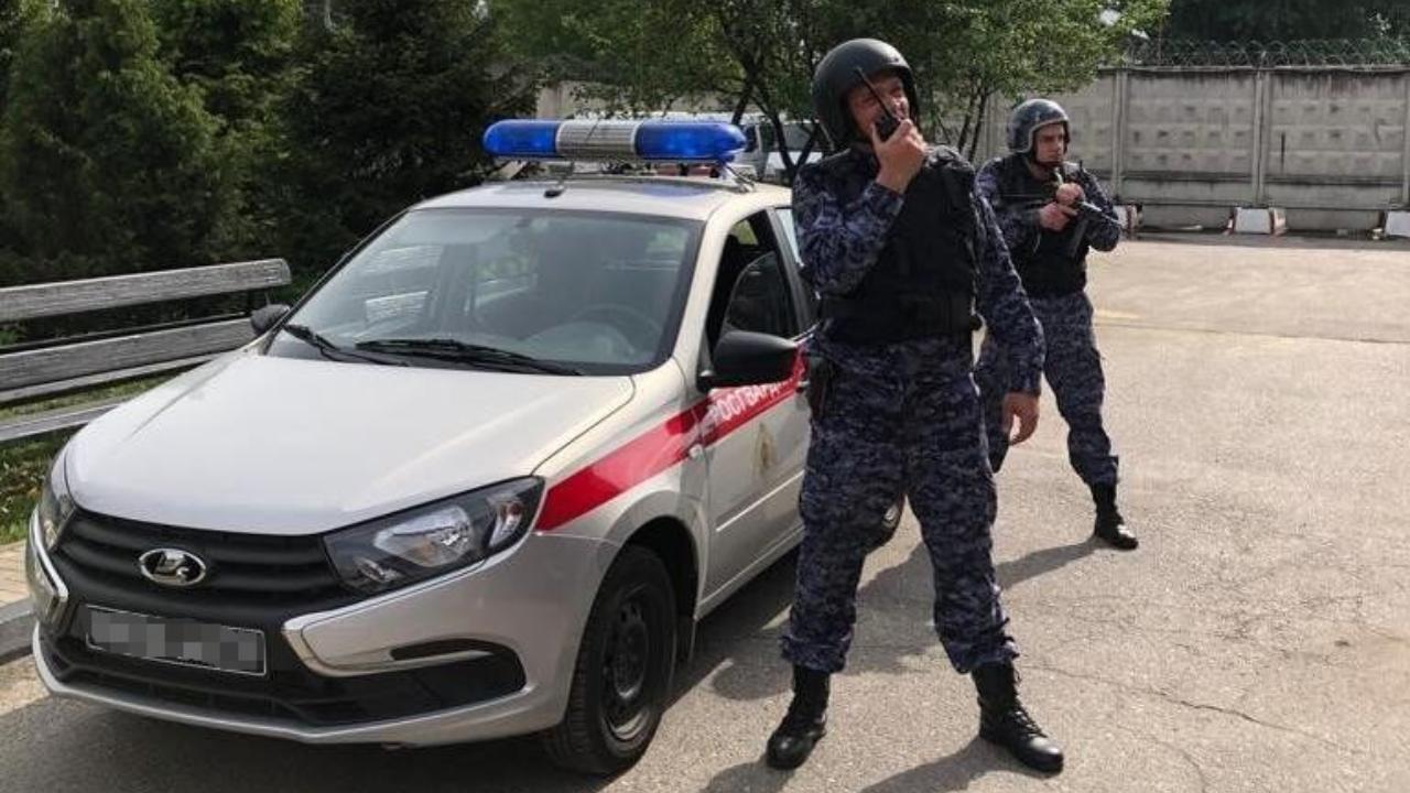 В Саранске пьяный посетитель угрожал сотрудникам кафе В Саранске пьяный посетитель угрожал сотрудникам кафе