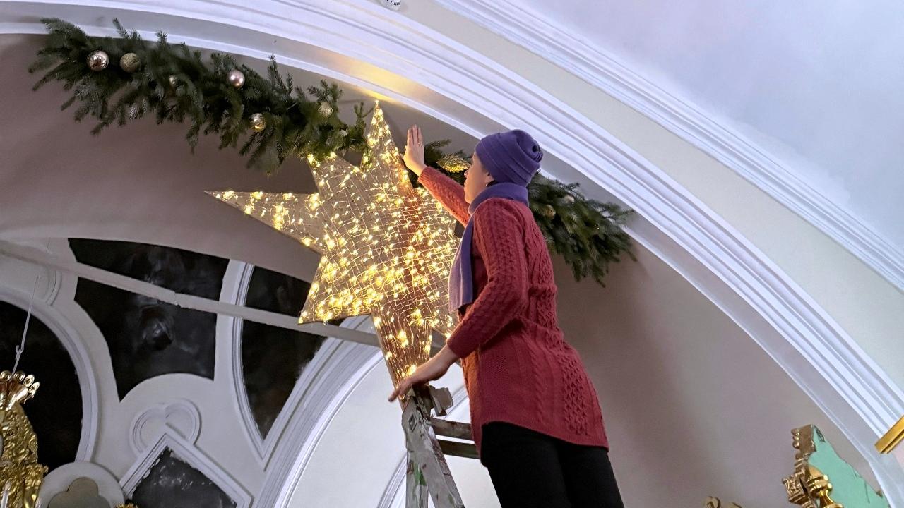 В Мордовии Свято-Троицкий храм украсили к Рождеству