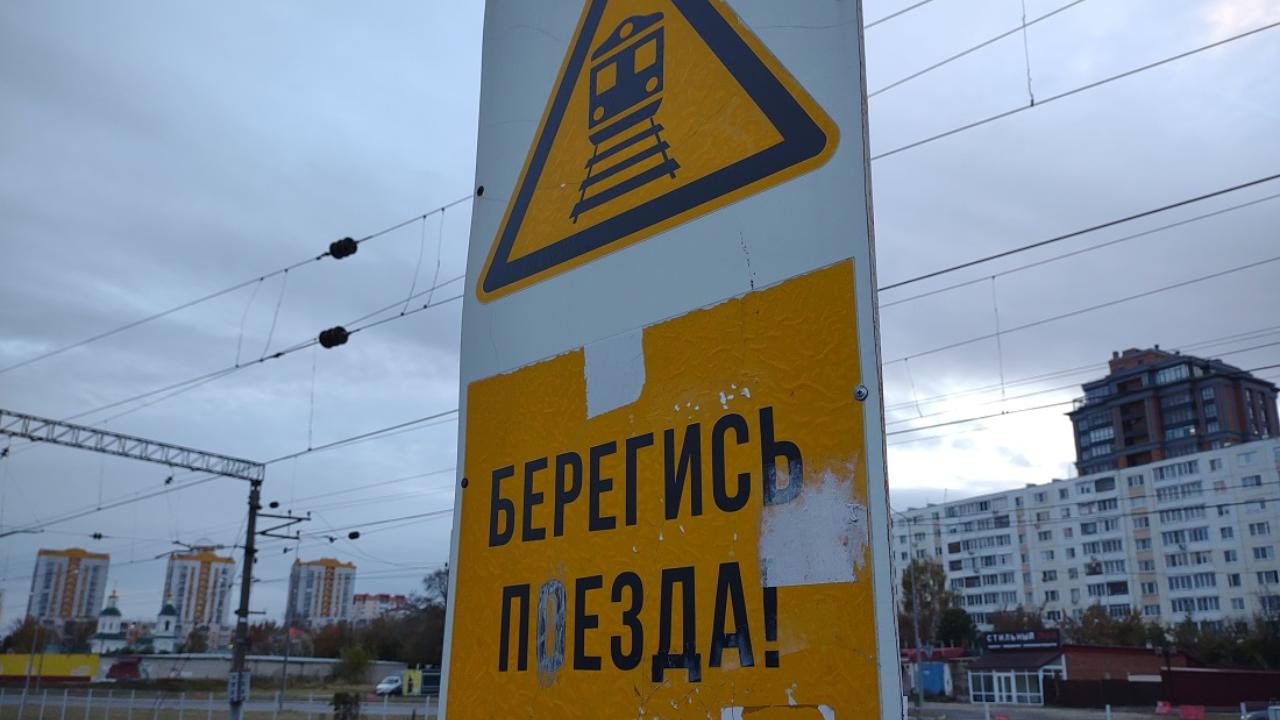 Бензовоз попал под пассажирский поезд в Мордовии - есть пострадавший, несколько поездов задержаны