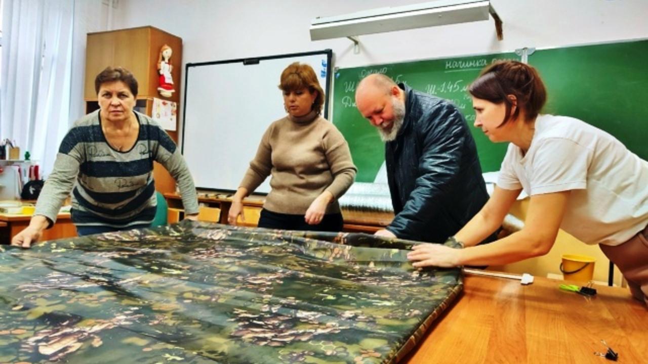 В Саранске учителя шьют противодроновые одеяла