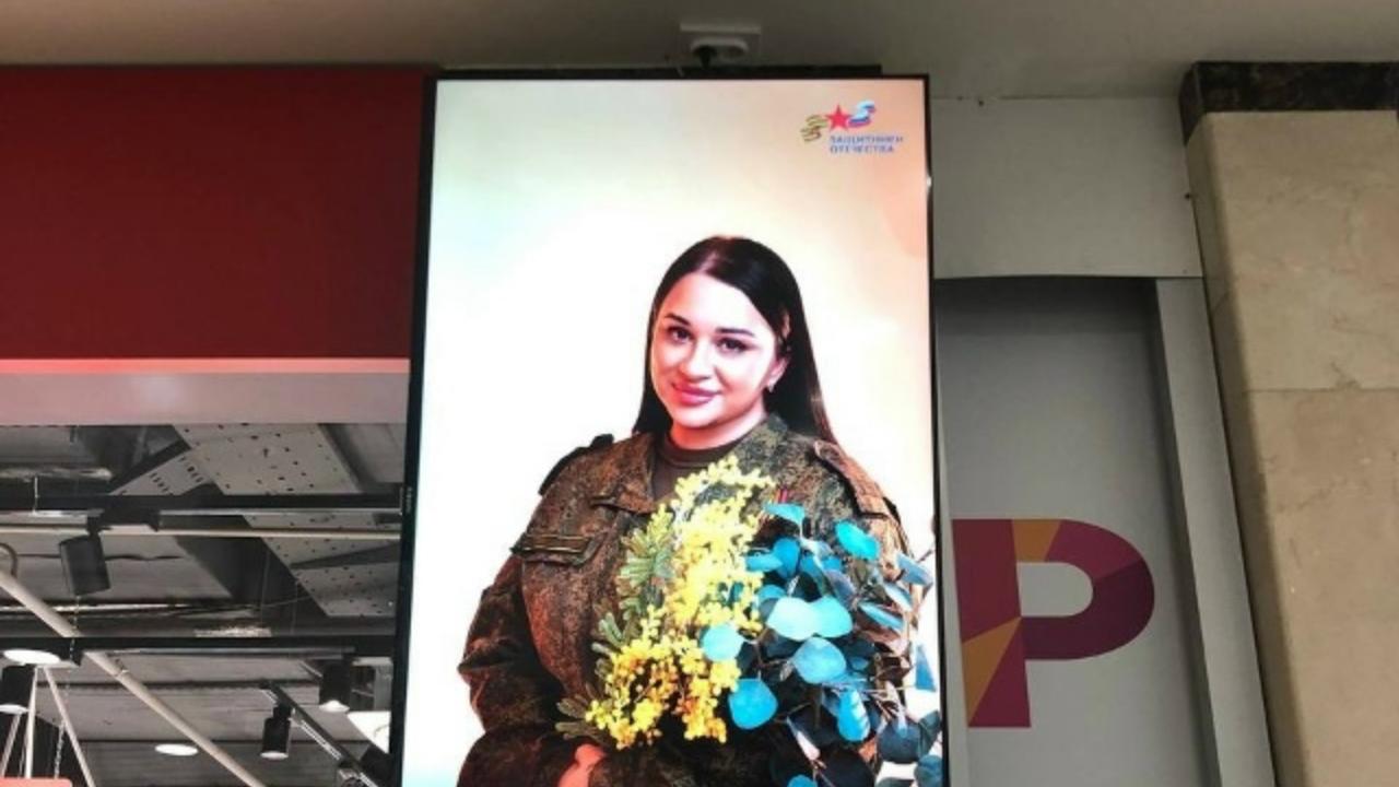 «Женственность в броне»: на улицах Саранска появились портреты героинь СВО