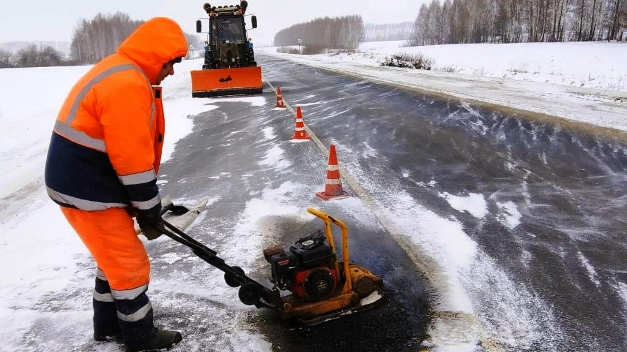 В Мордовии зимой не прекращается ямочный ремонт дорог