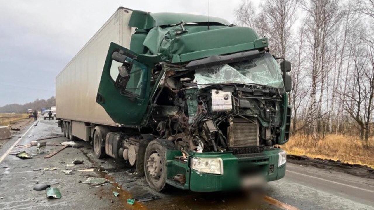 Дальнобойщик погиб в ДТП с двумя фурами на дороге «Нижний Новгород - Саратов» 