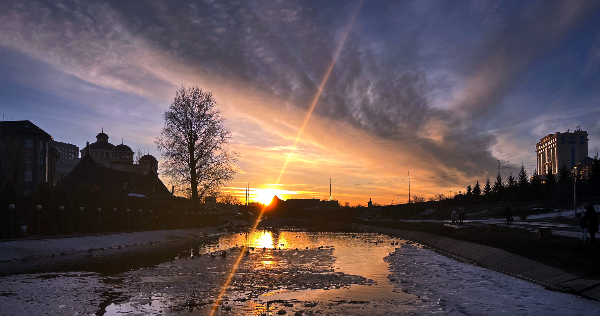Крупный двойной взрыв произошёл на Солнце 