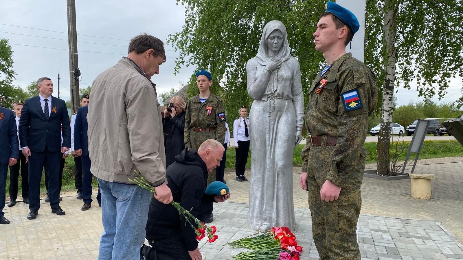 В Торбеевском районе установили памятник «Скорбящей матери» В Торбеевском районе установили памятник «Скорбящей матери»