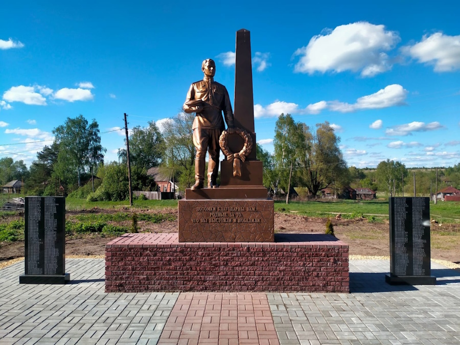 В селе Теньгушевского района ко Дню Победы открыли обновленный памятник В селе Теньгушевского района ко Дню Победы открыли обновленный памятник