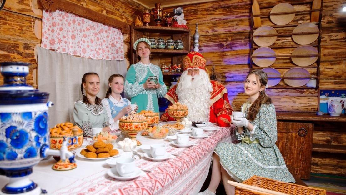 Расскажи, Снегурочка: в России вновь заработала горячая линия Деда Мороза и его помощников