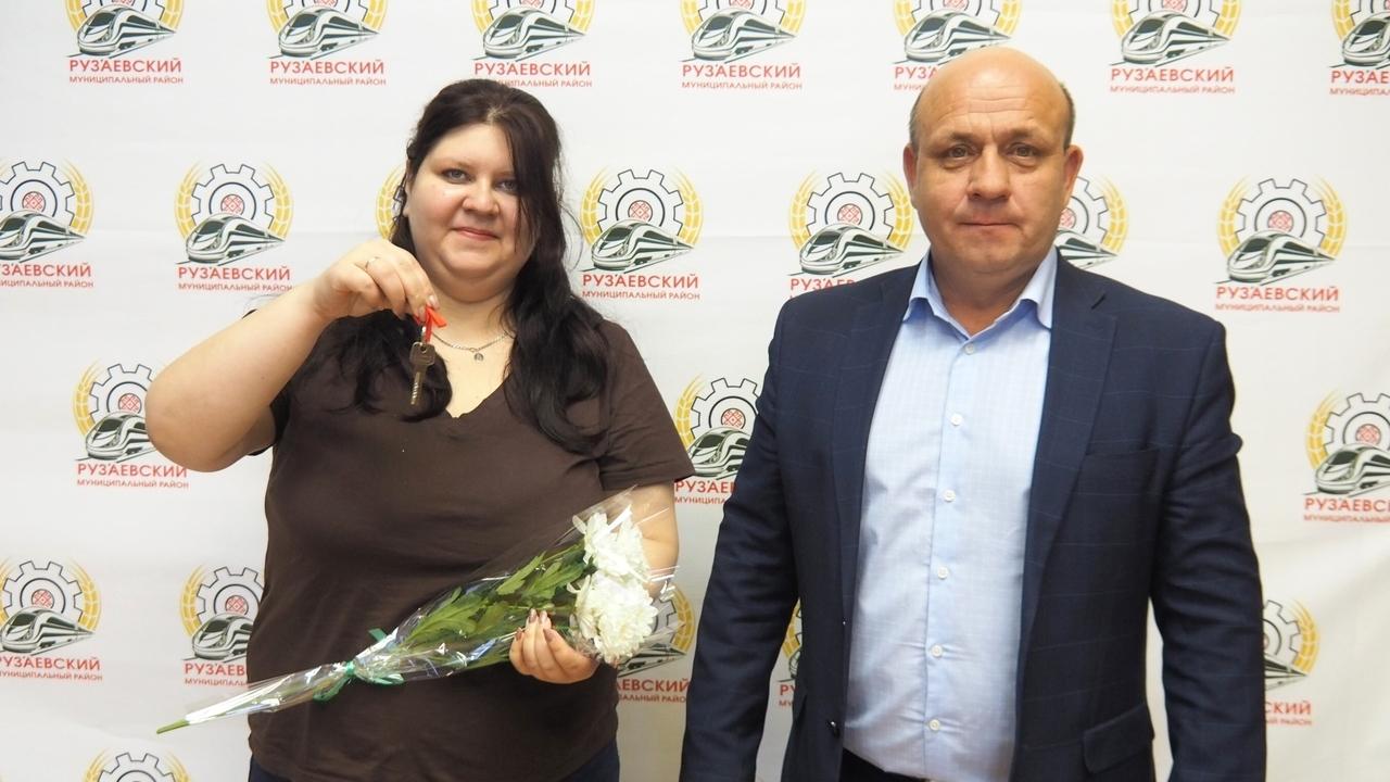 В Мордовии двум сиротам дали ключи от квартир 