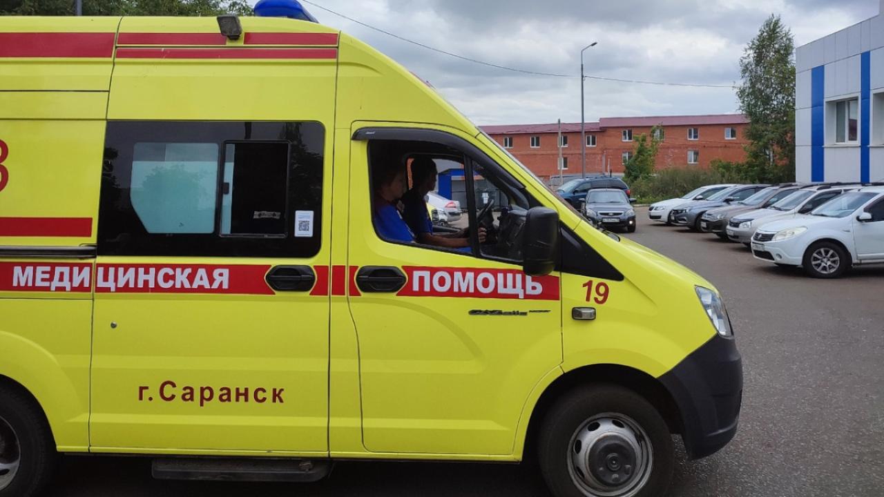 В Мордовии иномарка не пропустила грузовик: двое пострадавших