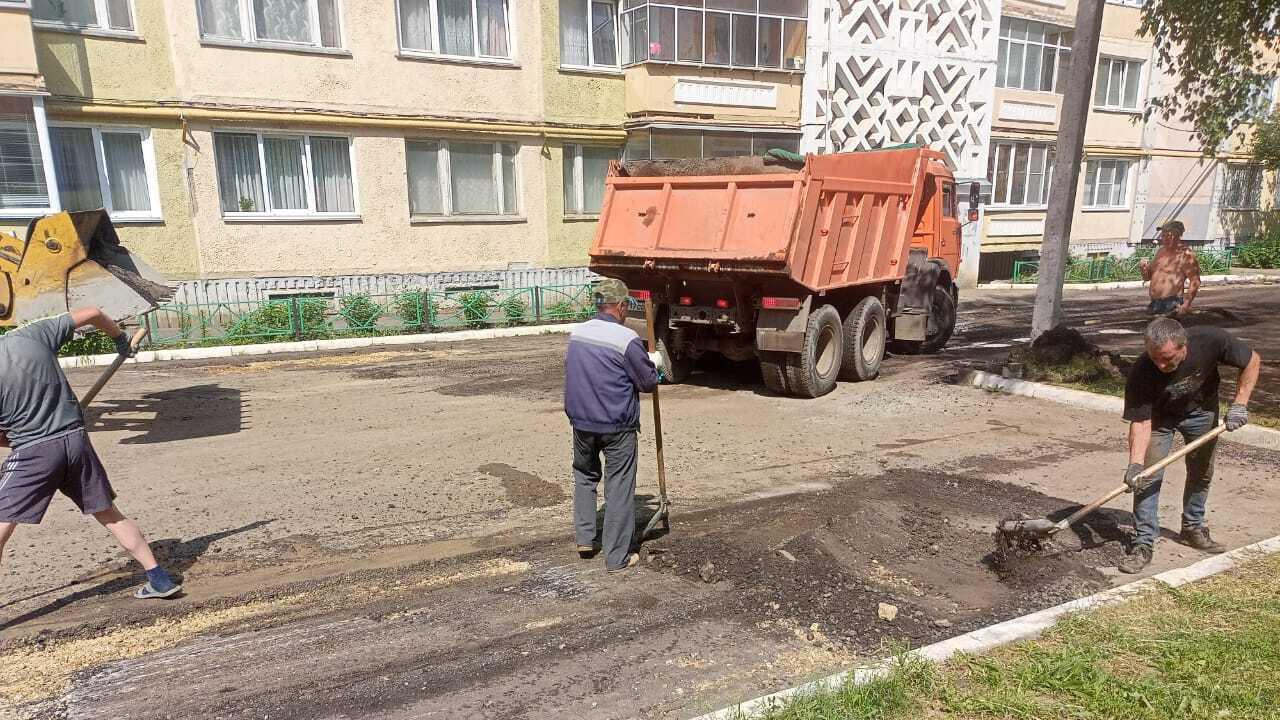 В Саранске по улице Коваленко ремонтируют двор МКД