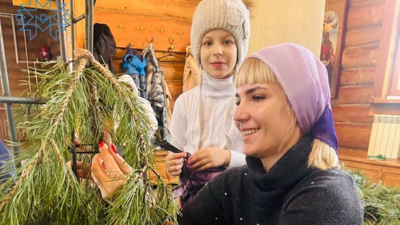 В Мордовии родственники бойцов СВО украсили рождественский вертеп