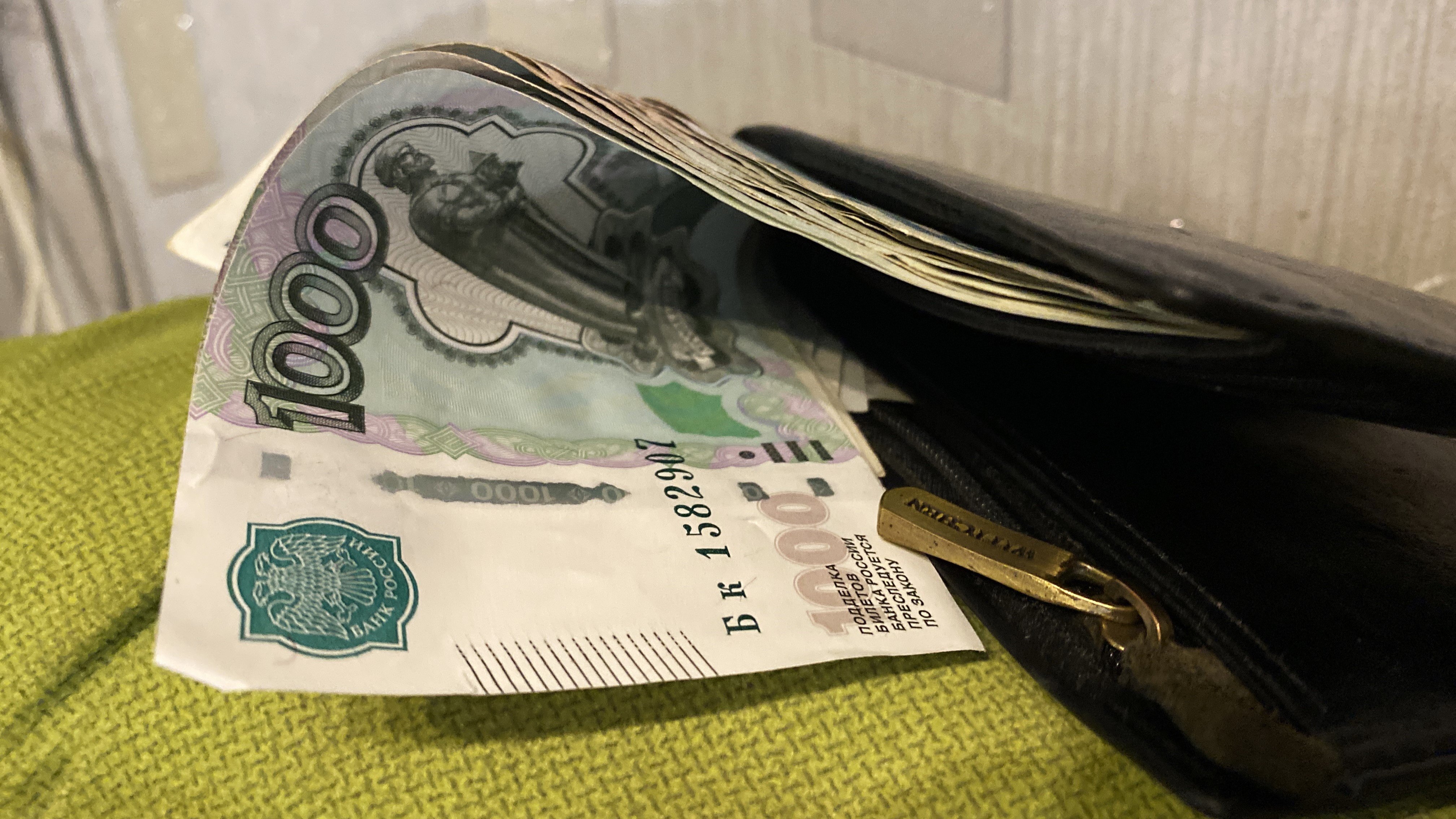 Юноша из Энгельса задолжал пенсионерке из Мордовии