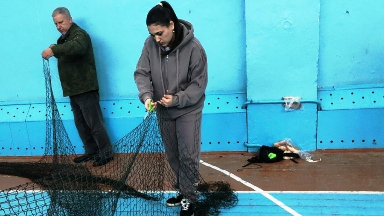 В Мордовии студенты-аграрии сплели почти 90 маскировочных сетей для СВО