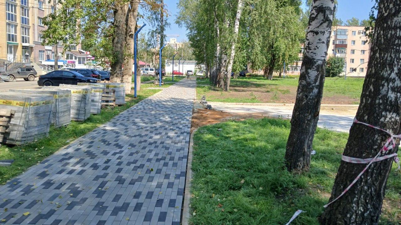 В Саранске благоустраивают общественную территорию на улице Мордовской В Саранске благоустраивают общественную территорию на улице Мордовской