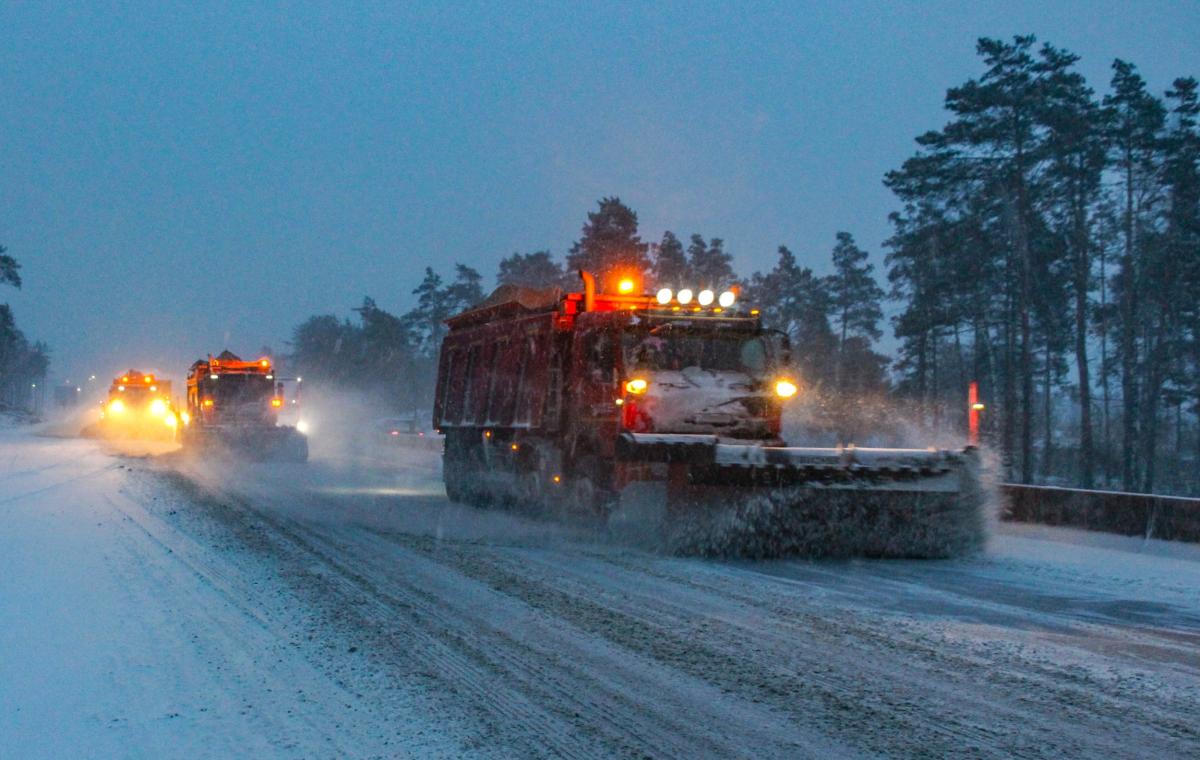 В Мордовии дорожные знаки чистят от налипшего снега
