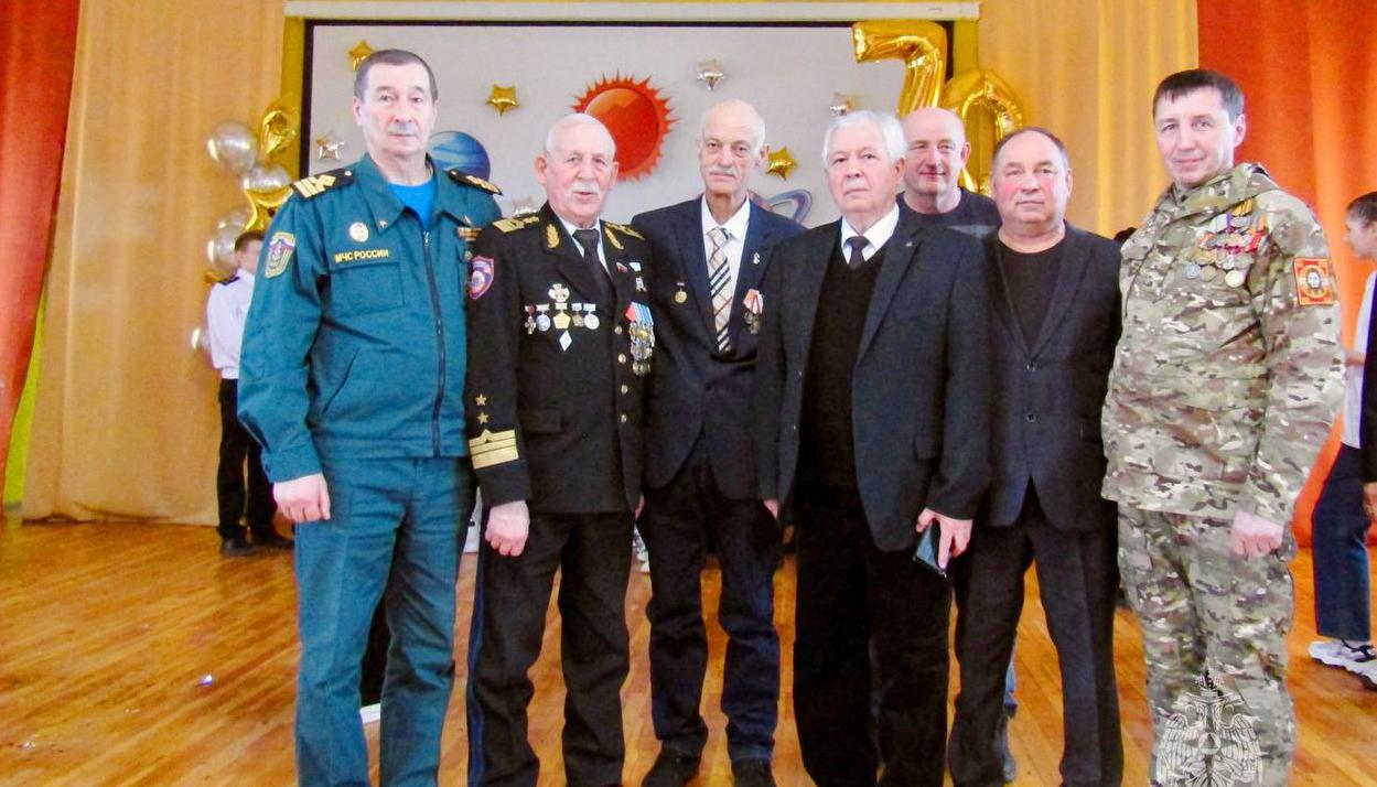 Саранскую школу с юбилеем поздравили ГИМС и ВОСВОД