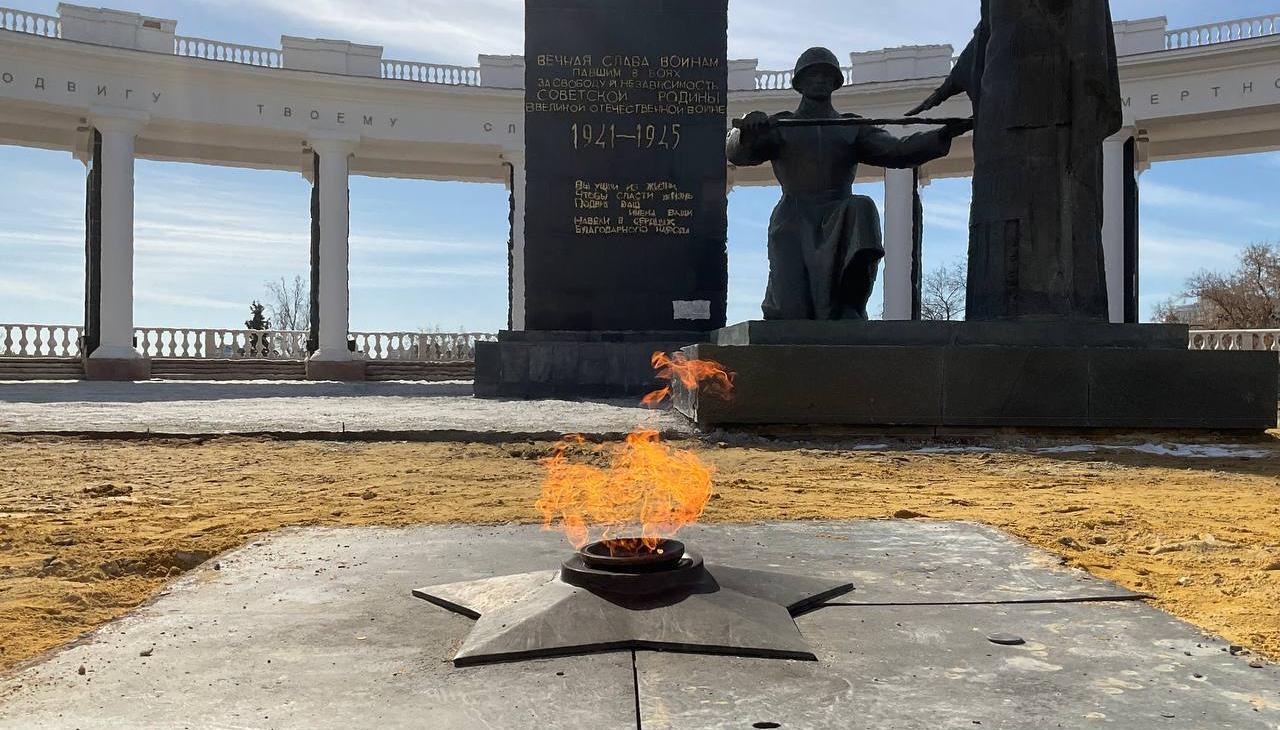 В Саранске благоустраивают площадь Победы, не гася Вечный огонь В Саранске благоустраивают площадь Победы, не гася Вечный огонь