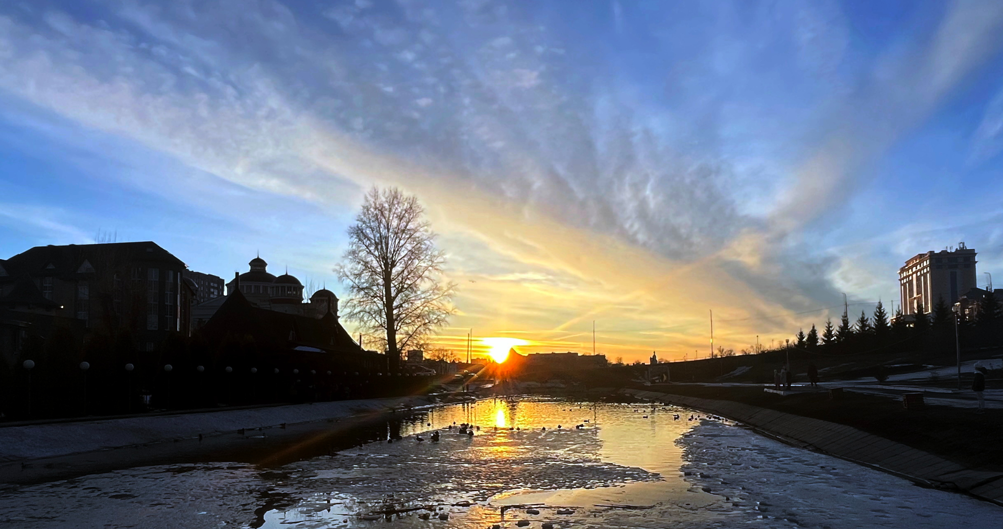 Утром на Солнце произошла сильная вспышка 