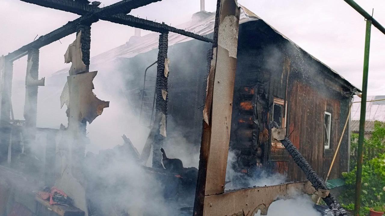В Ковылкинском районе огнеборцы ликвидировали пожар в доме и надворных постройках В Ковылкинском районе огнеборцы ликвидировали пожар в доме и надворных постройках