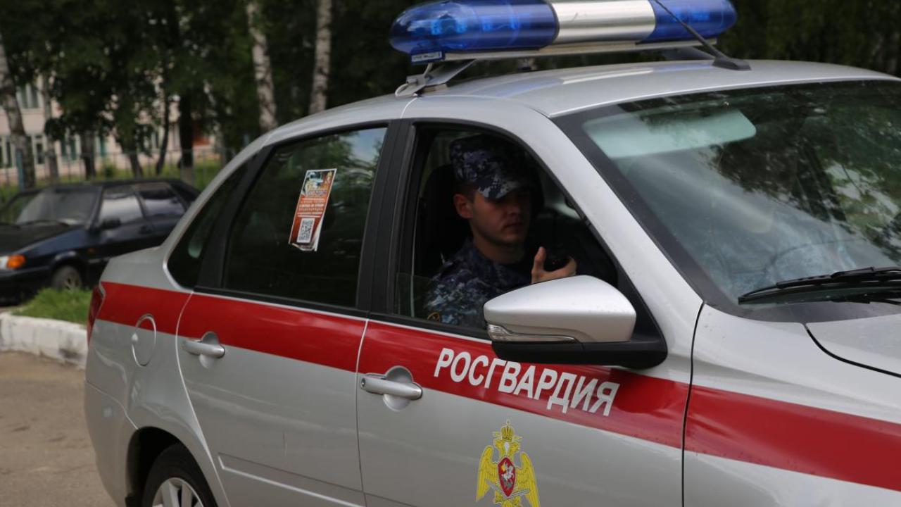 Житель Саранска порезал колёса машины бывшей жены Житель Саранска порезал колёса машины бывшей жены