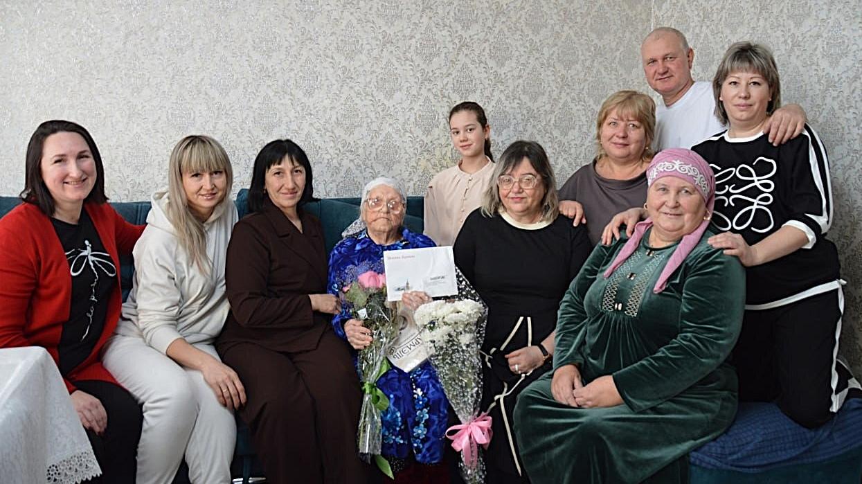 Больше века: в Мордовии поздравили долгожительницу  