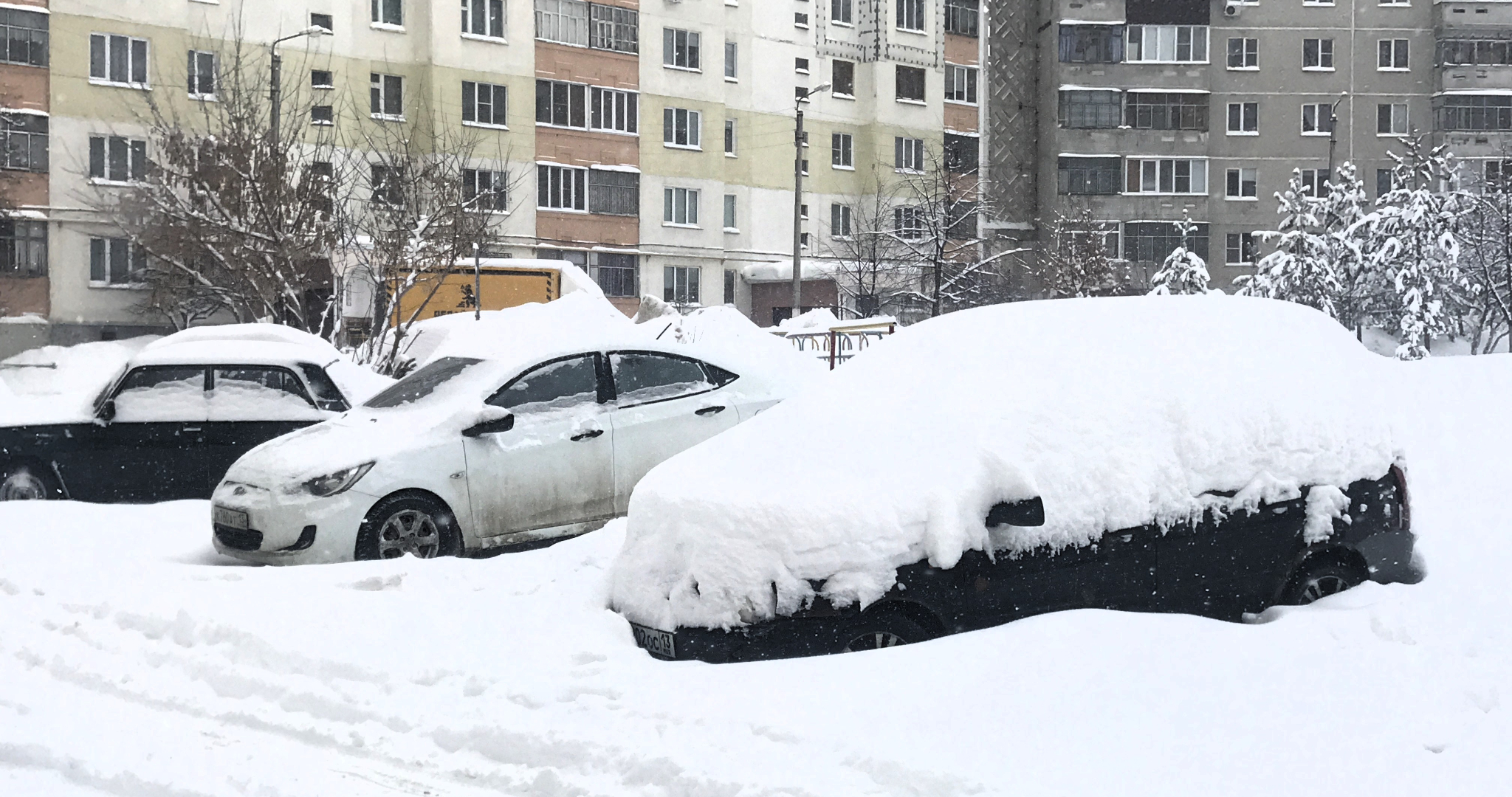 Можно ли сделать личную парковку во дворе: ответ чиновников 