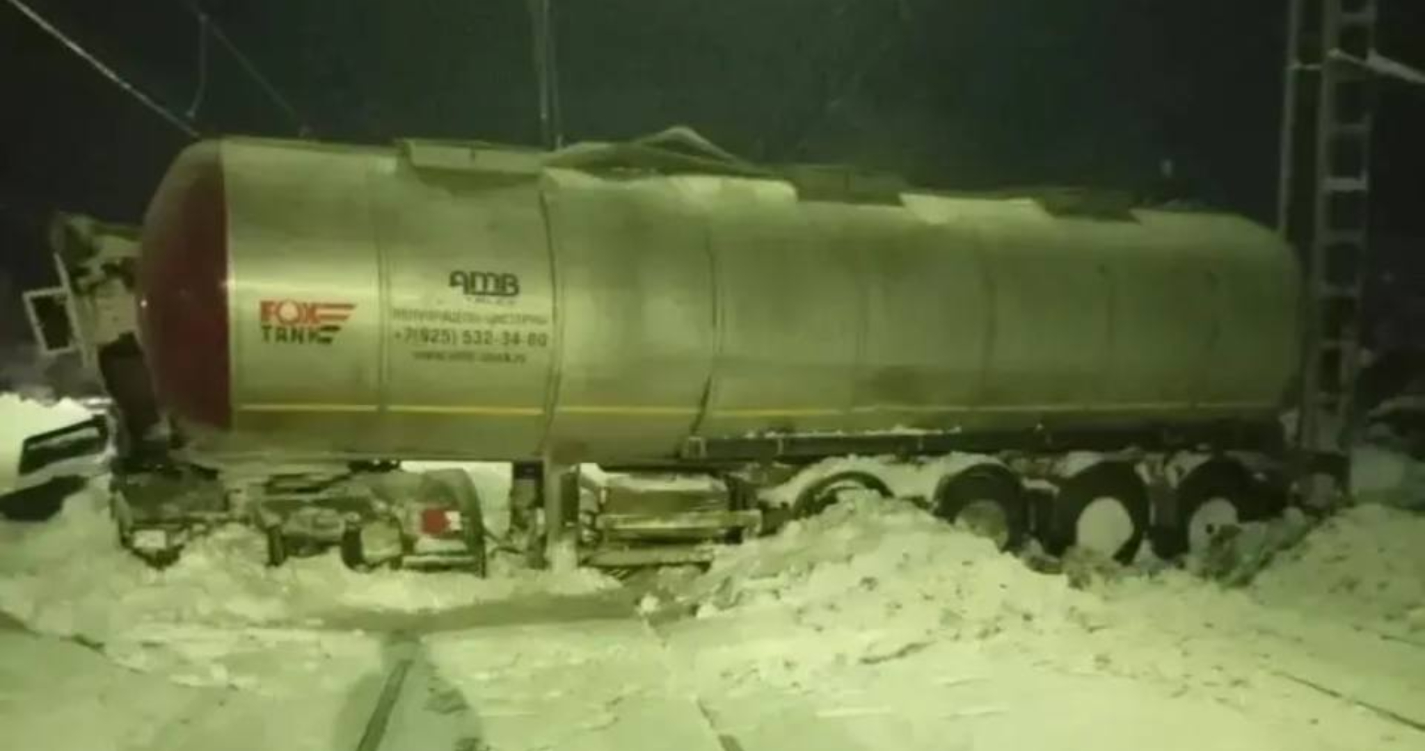 Названа причина столкновения поезда и бензовоза на переезде в Мордовии 