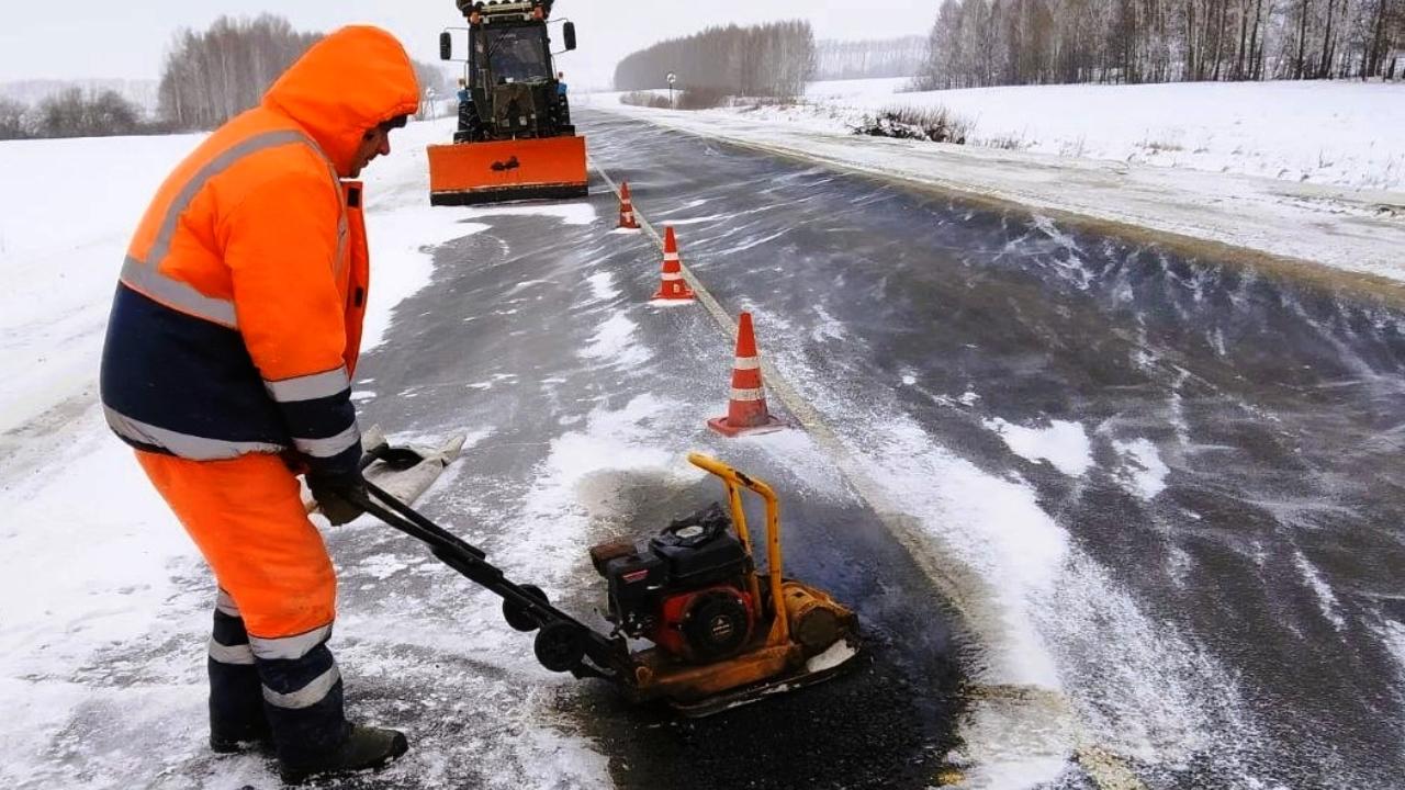 В Мордовии зимой не прекращается ямочный ремонт дорог