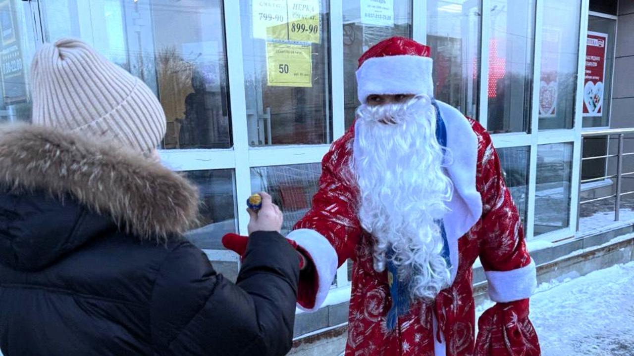 По улицам Саранска прогулялся либерально-демократический Дед Мороз 