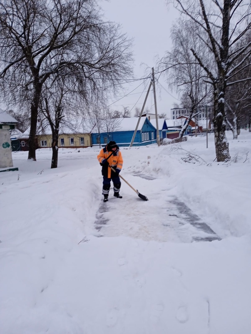 Коммунальщики Саранска воюют со снегом: кто побеждает?