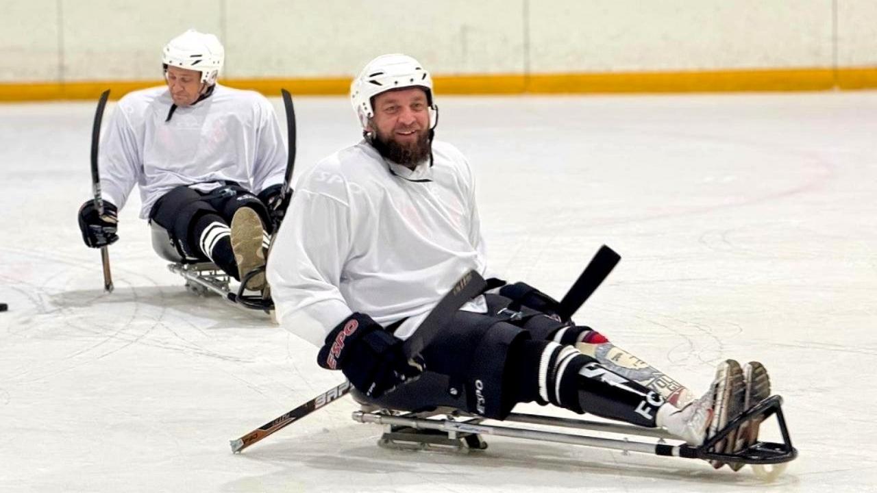  В Саранске ветераны СВО с тяжёлыми ранениями осваивают следж-хоккей 