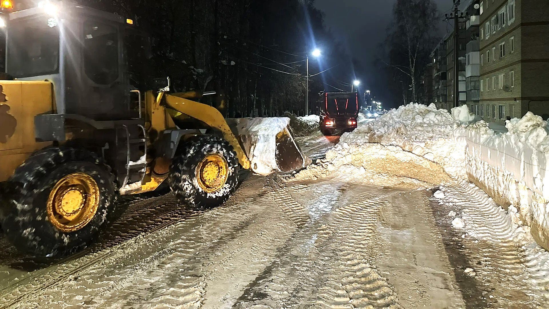 Снегоборцы Рузаевки работают ночью