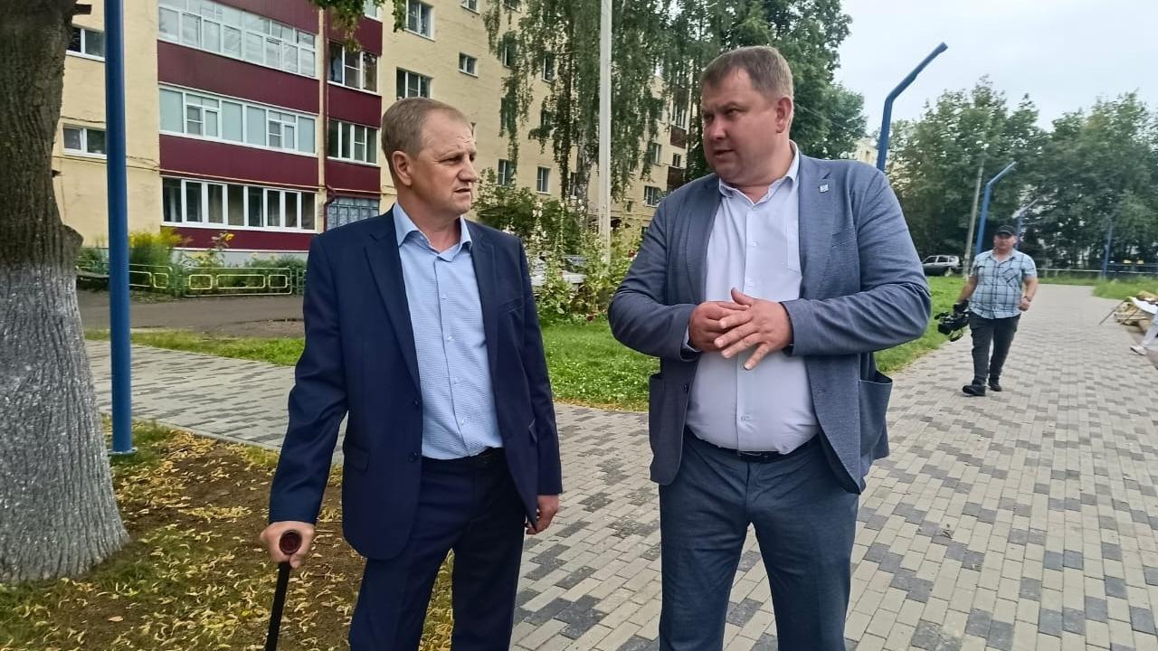 В Мордовии ветеран СВО перенимает управленческий опыт под руководством мэра Саранска В Мордовии ветеран СВО перенимает управленческий опыт под руководством мэра Саранска