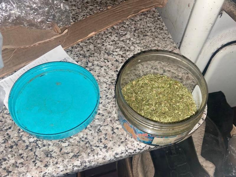 Электромонтер из Мордовии курил марихуану через пластиковую бутылку